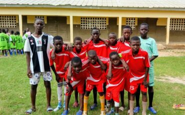 Un ballon, des rêves et des valeurs : L’AEJT-Ferkessédougou en action !